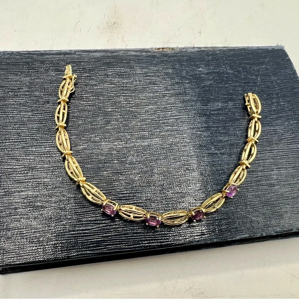 Vintage gold plated scalloped chain bracelet with amethysts 7.5” - Picture 5 of 8